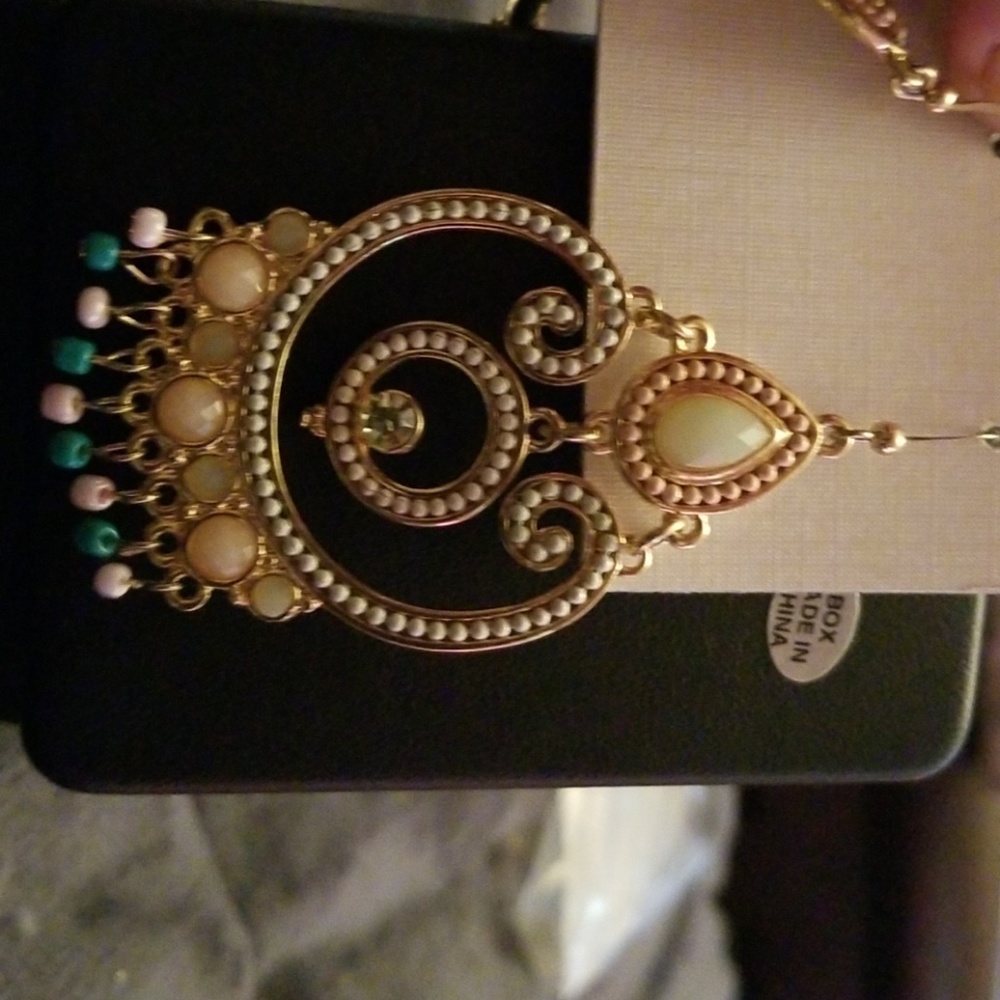 statement earrings - Picture 2 of 2